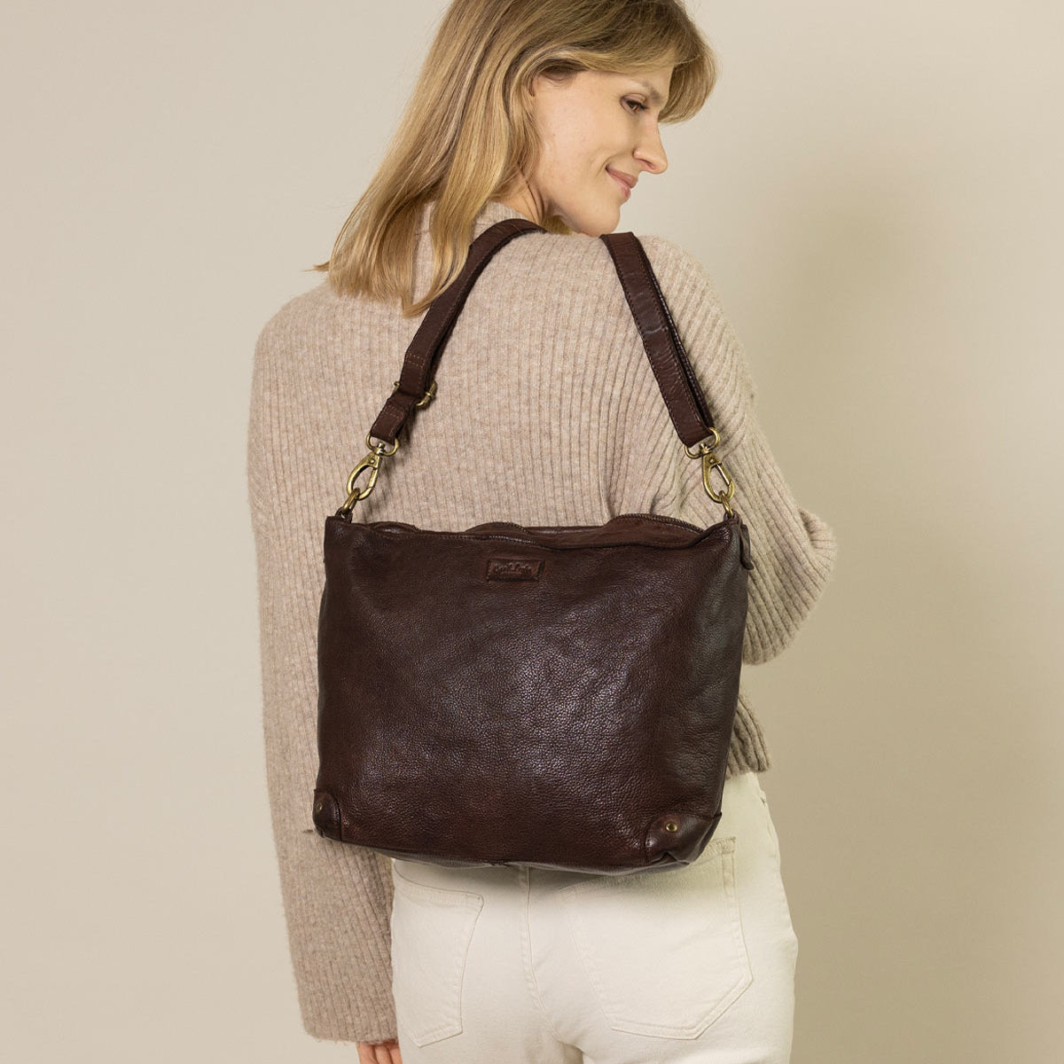 "Suzanne" leather shoulder bag at Gusti-Leder.de