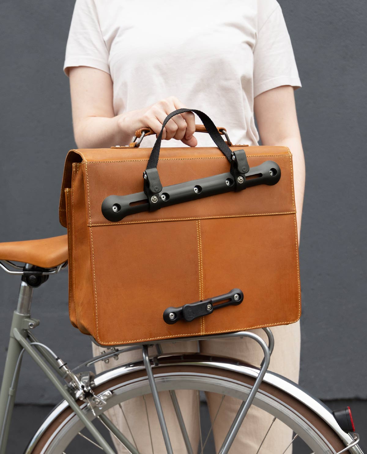gusti fahrradtasche Gepäckträgertasche "Peter S." aus Leder bei Gusti-Leder – Gusti Leder